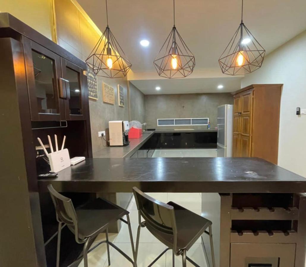 Villa R3Trohouse 3Br 8Pax Ps4,Pool Table,Netflix Kuantan Exterior foto